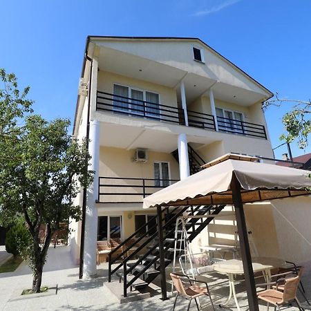 Rozalin Guest House 구다우타 외부 사진