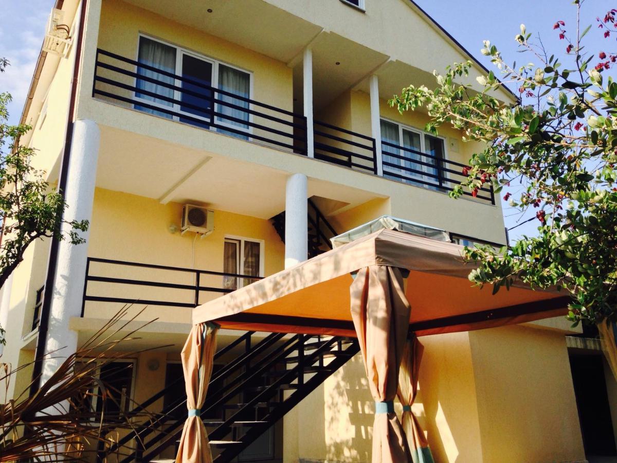 Rozalin Guest House 구다우타 외부 사진
