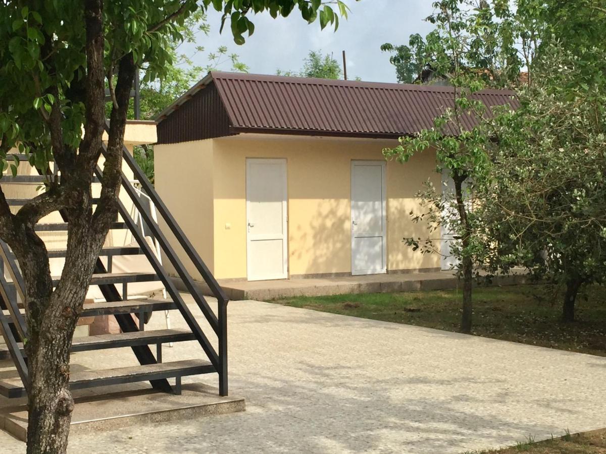Rozalin Guest House 구다우타 외부 사진